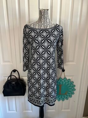 Max Studio Black & white Geometric Medallion Shift Dress - Size Small